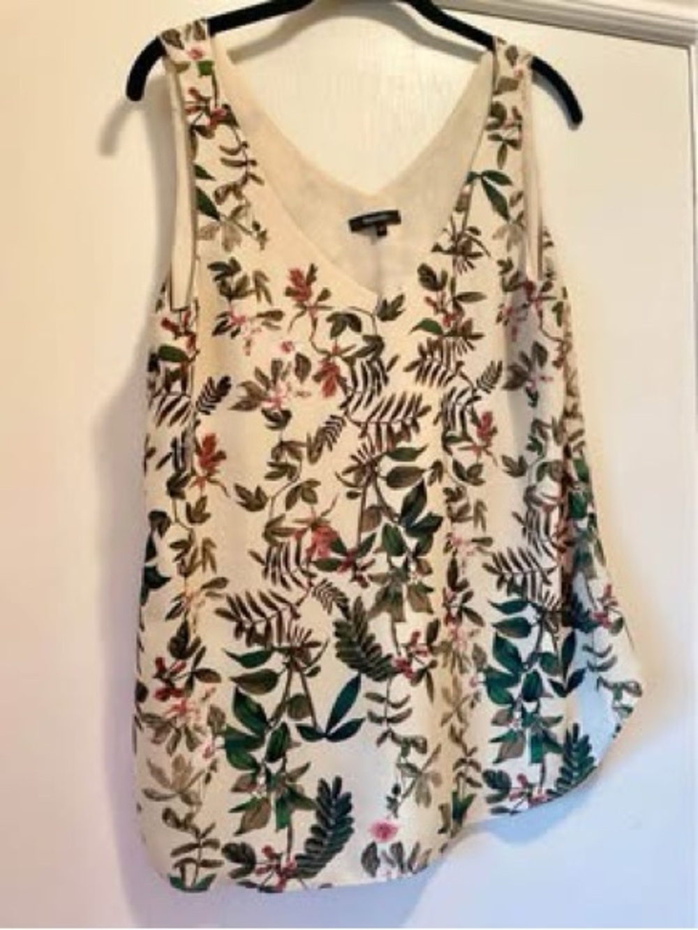 RW&CO. Cream Floral V-Neck Tank